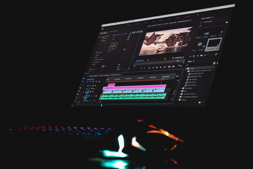 動画編集画面を使ってYouTubeの題材と制作を管理するイメージ